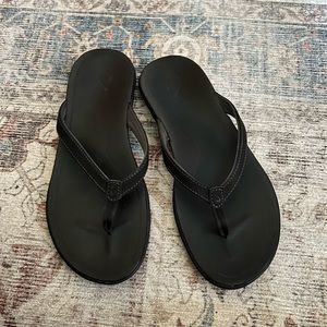 OluKai Ho'opio Flip Flops